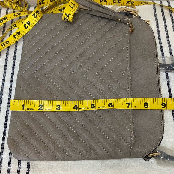 NWT Alyssa vegan crossbody purse with tassel - Picture 15 of 16